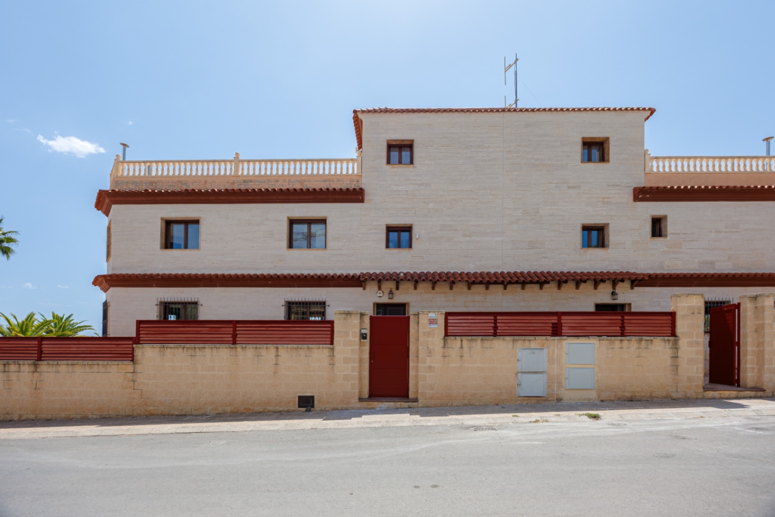 Semi-detached chalet renovated with private pool in Alfaz del Pi