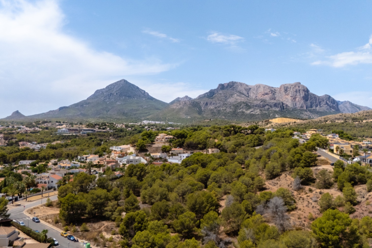 Semi-detached chalet renovated with private pool in Alfaz del Pi