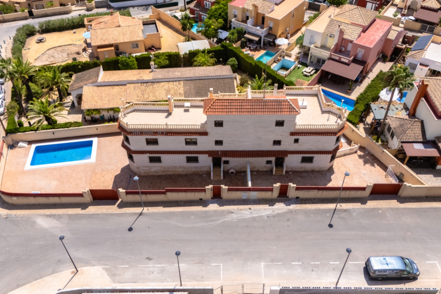 Semi-detached chalet renovated with private pool in Alfaz del Pi