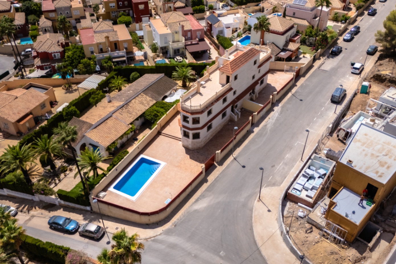 Semi-detached chalet renovated with private pool in Alfaz del Pi