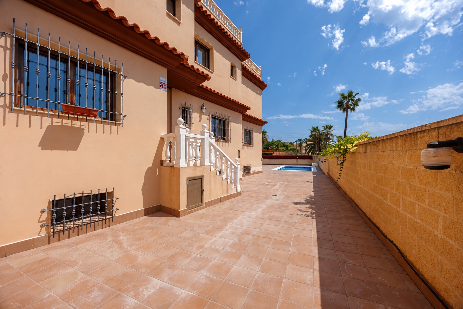 Semi-detached chalet renovated with private pool in Alfaz del Pi