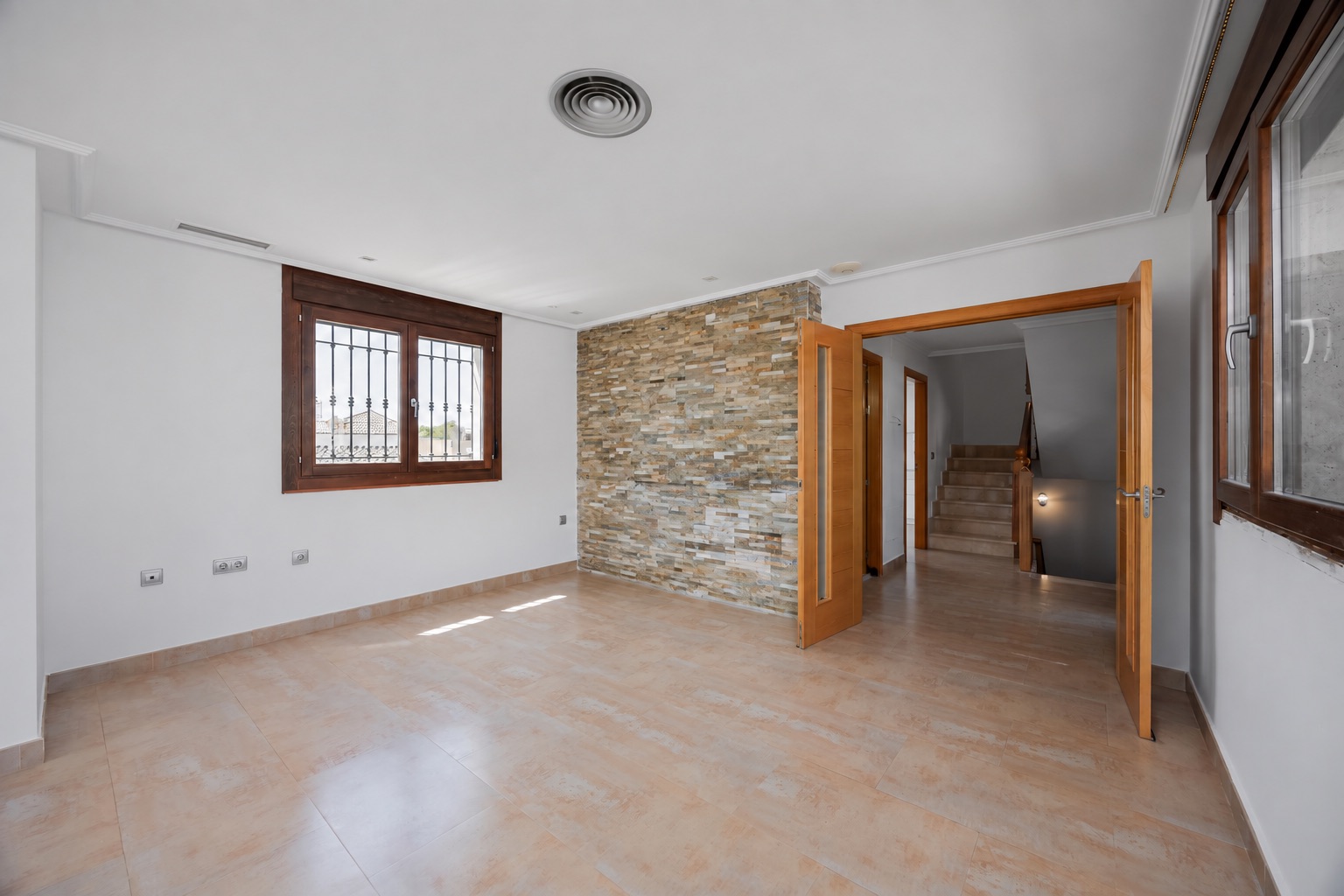 Semi-detached chalet renovated with private pool in Alfaz del Pi