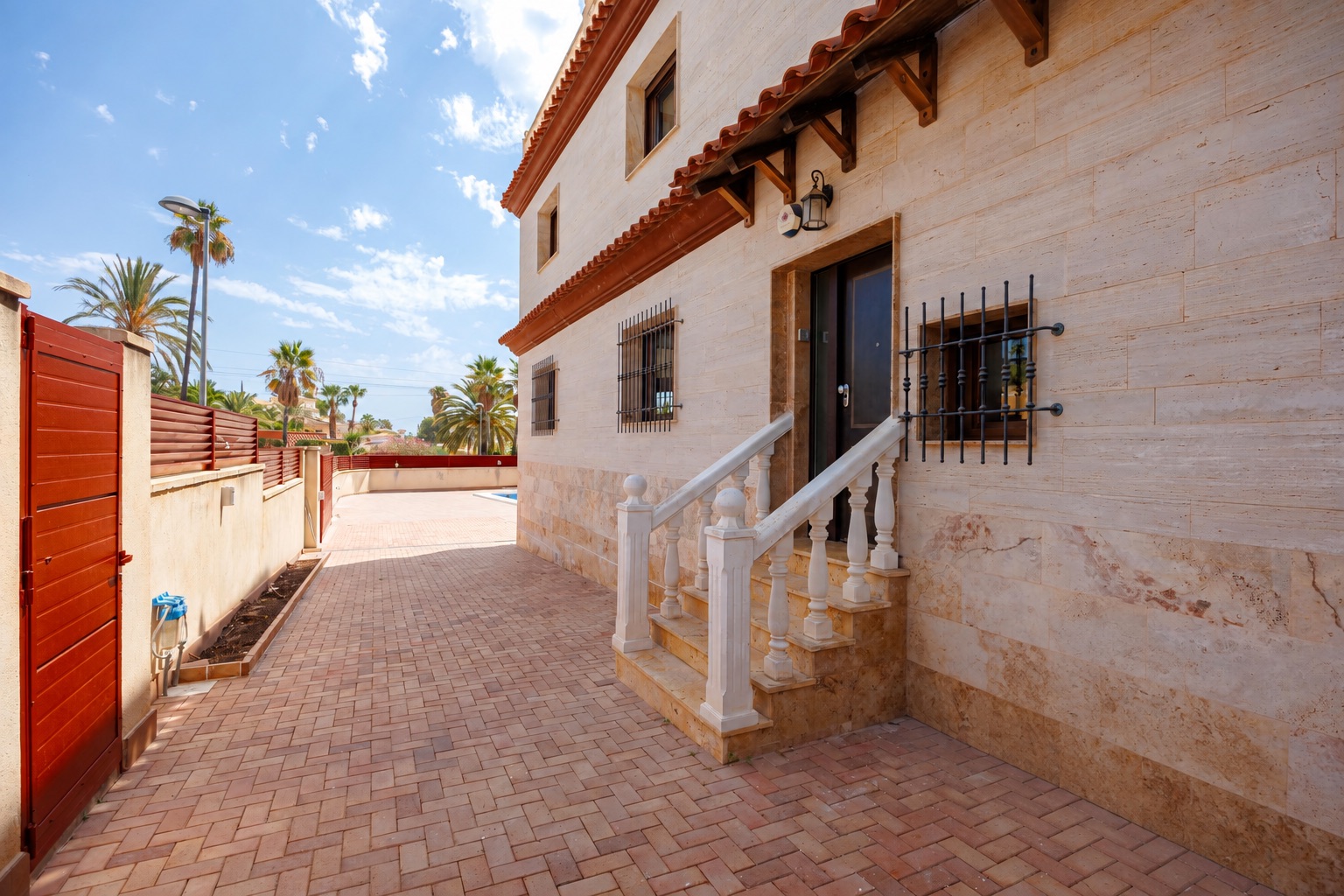Semi-detached chalet renovated with private pool in Alfaz del Pi
