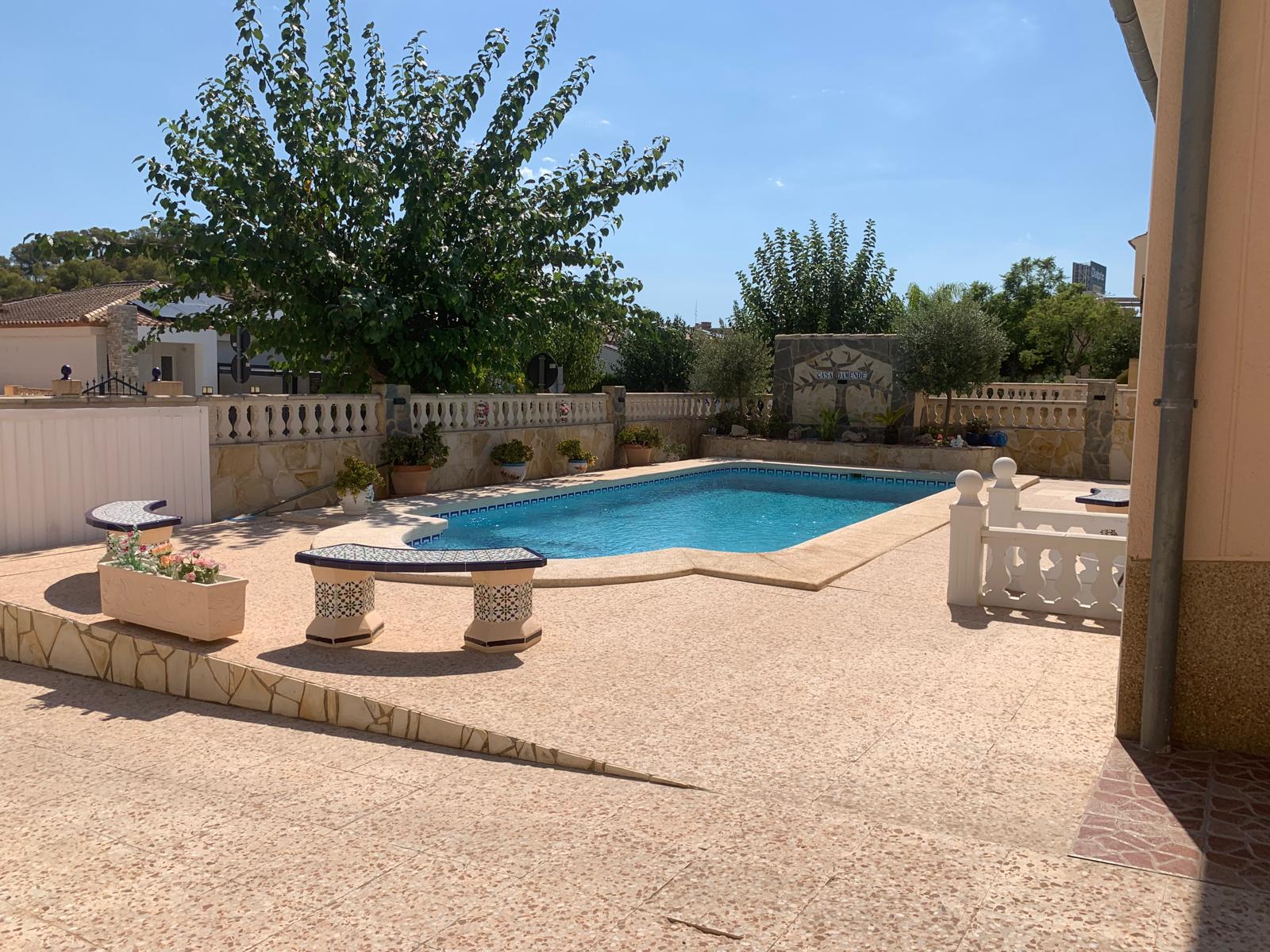 Charming single-story villa with a pool and mountain views in La Nucía