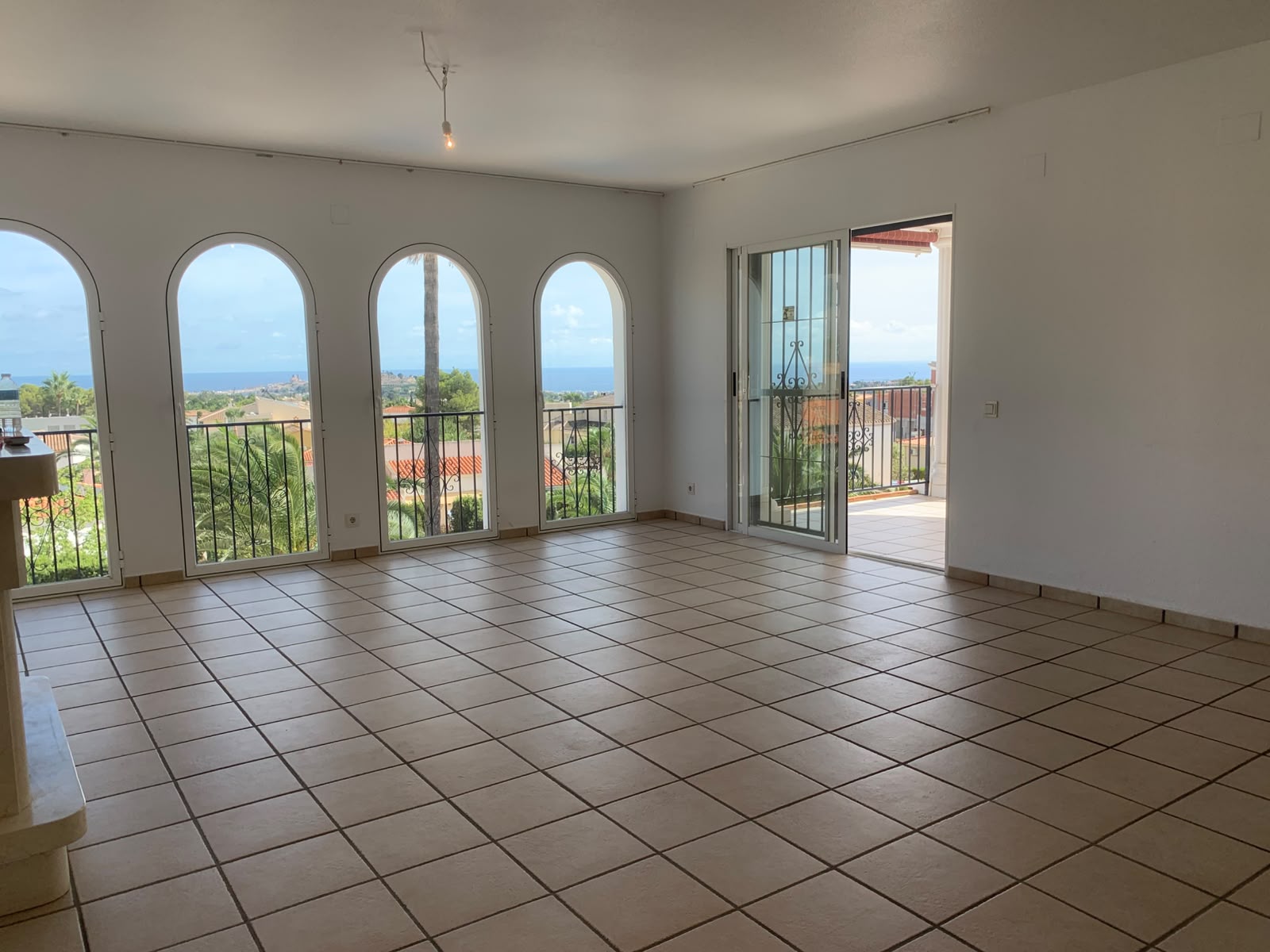 Moderne frittstående villa med hav- og fjellutsikt i Bello Horizonte, La Nucía