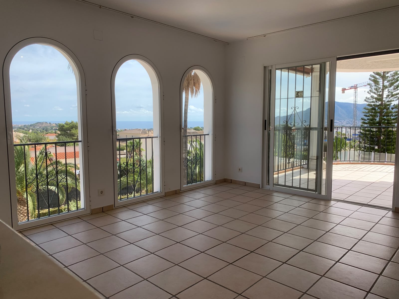 Moderne frittstående villa med hav- og fjellutsikt i Bello Horizonte, La Nucía
