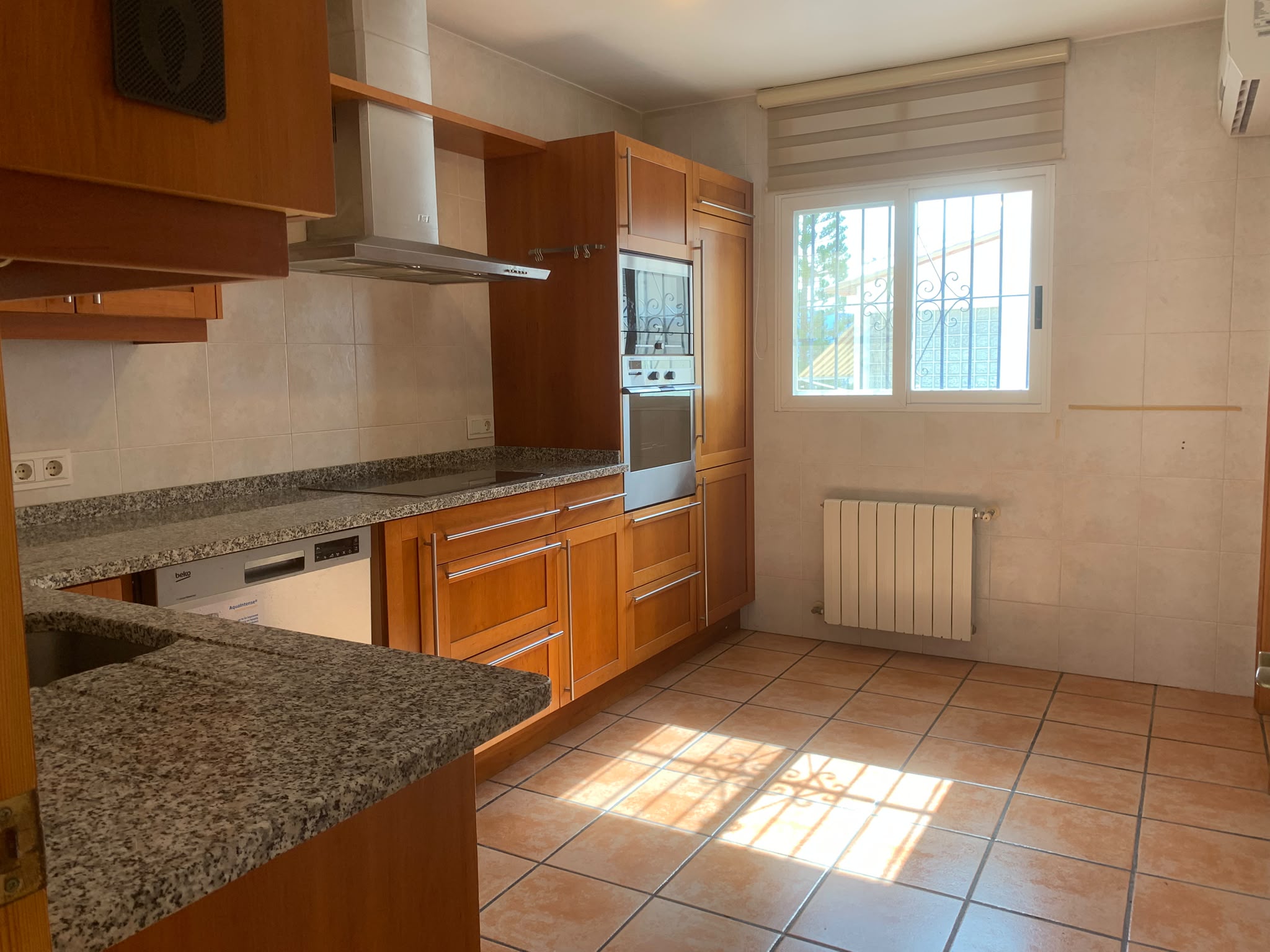 Moderne frittstående villa med hav- og fjellutsikt i Bello Horizonte, La Nucía