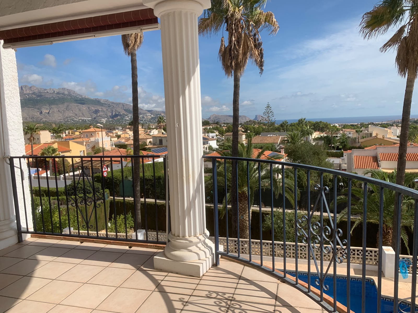 Moderne frittstående villa med hav- og fjellutsikt i Bello Horizonte, La Nucía
