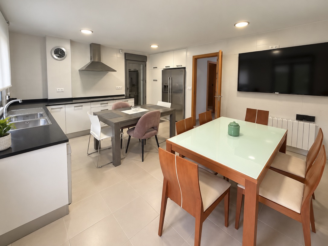 Preciosa villa moderna con piscina privada y vistas al mar en Albir