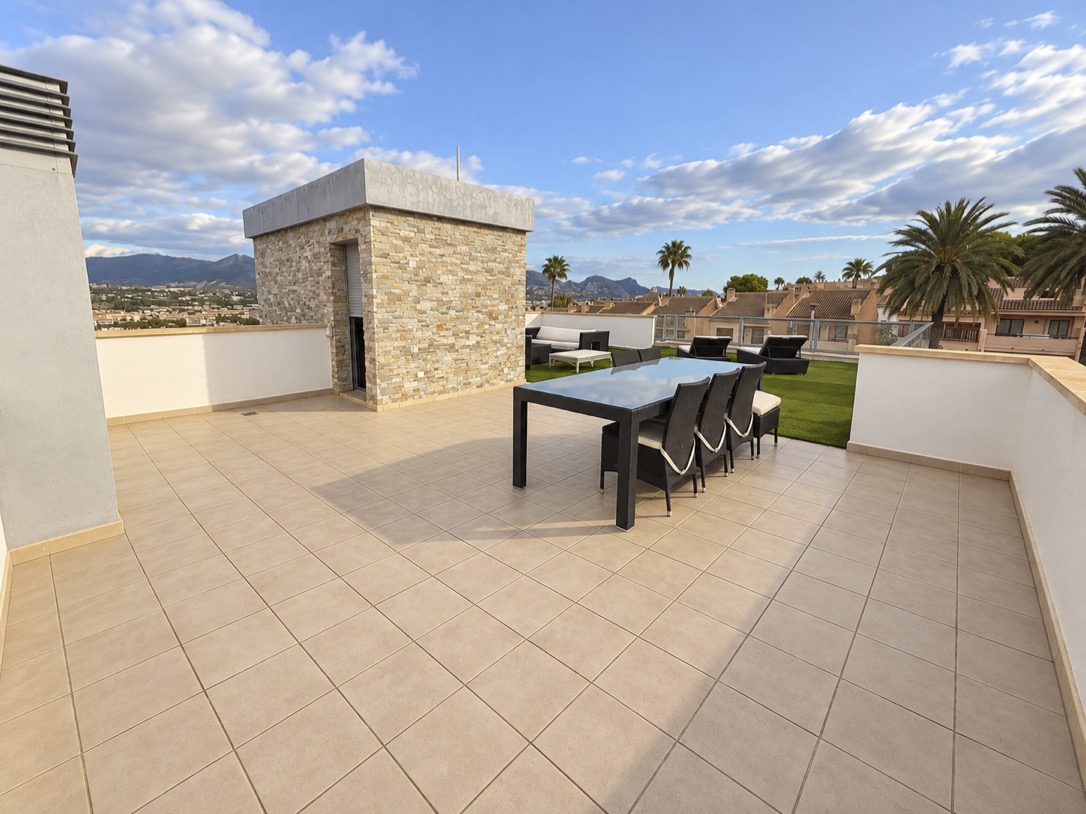 Preciosa villa moderna con piscina privada y vistas al mar en Albir