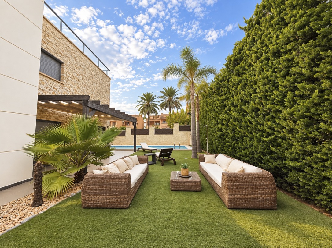 Preciosa villa moderna con piscina privada y vistas al mar en Albir