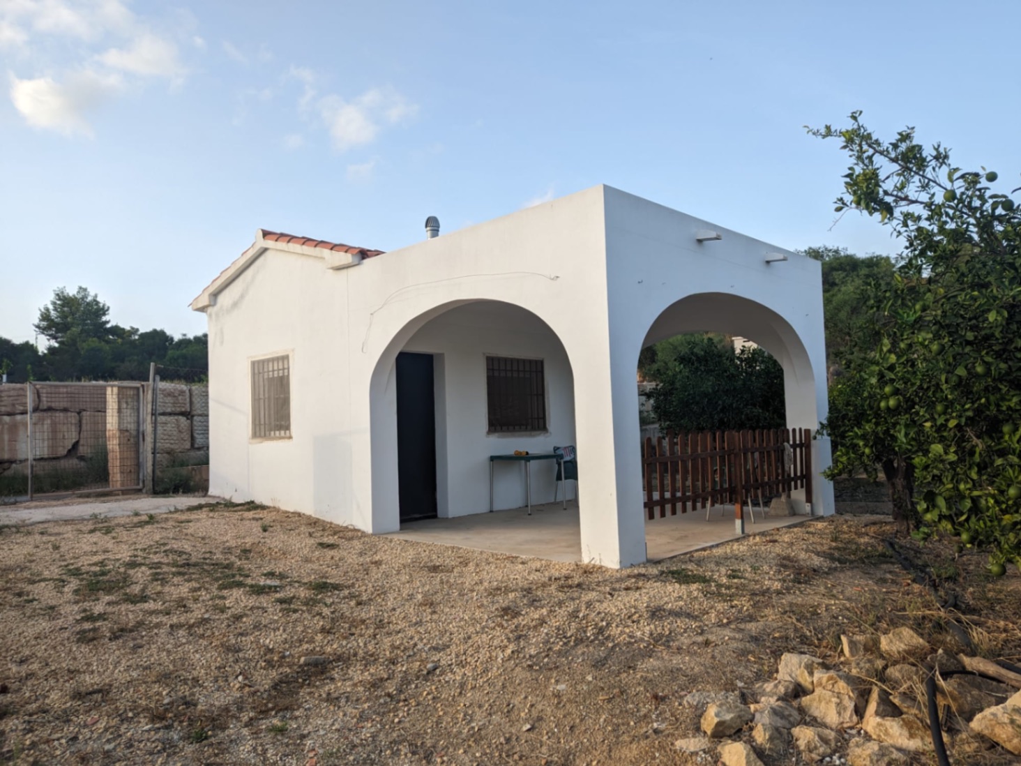 Land with house in La Nucia