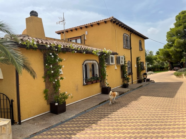 Detached villa with great charm in Alfaz del Pi